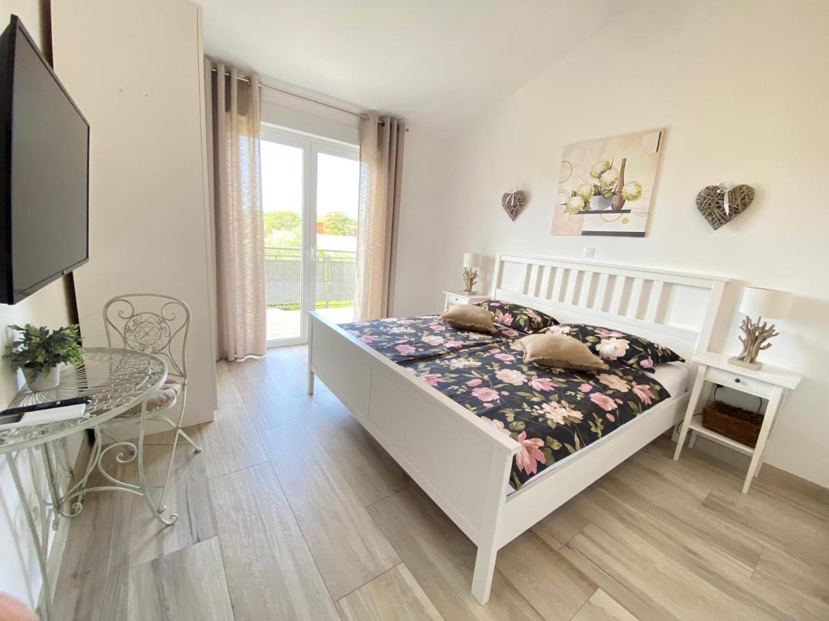Villa Divina Pola Esterno foto