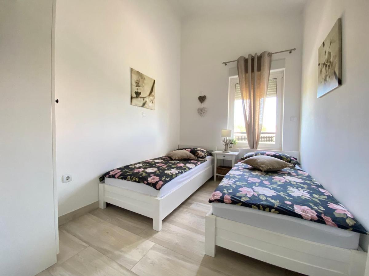 Villa Divina Pola Esterno foto